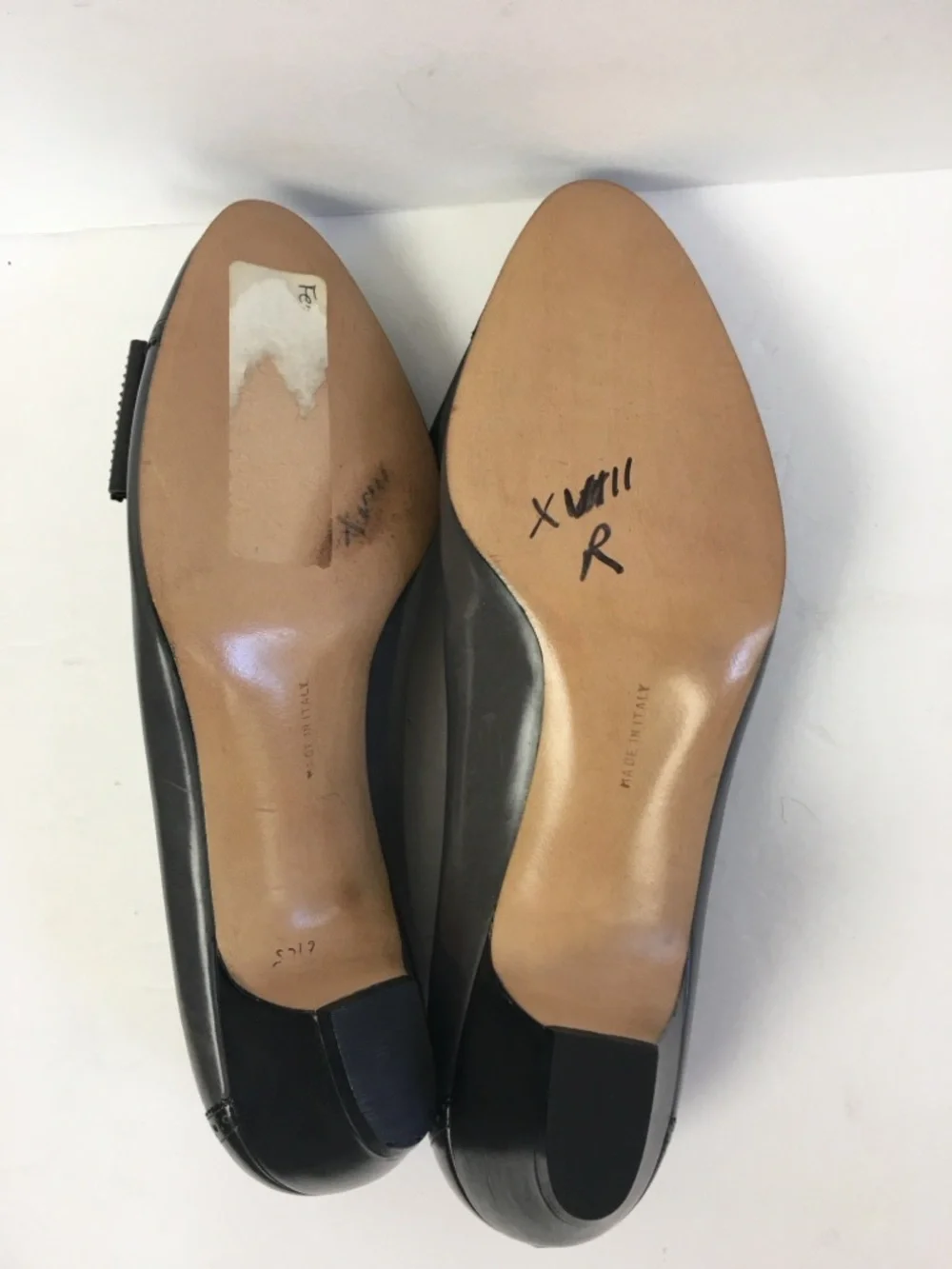 Salvatore Ferragamo Iconic Classic Grey Leather Vara Bow Kitten Heels  6B - Picture 11 of 12